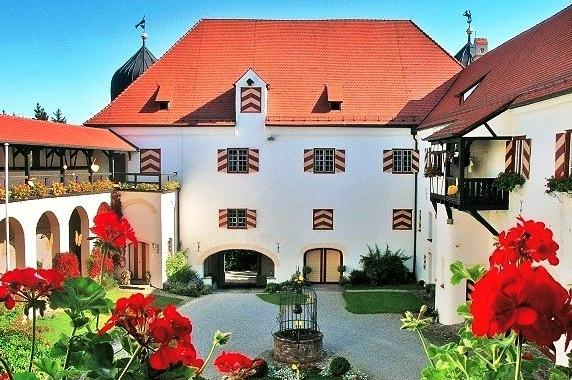 Innenhof Schloss Kronburg