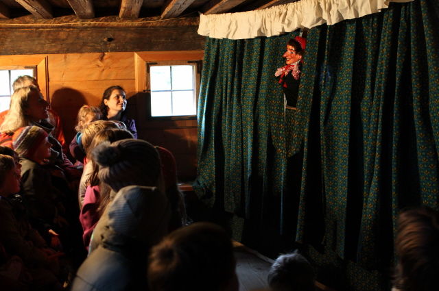 Kasperltheather zur Unterhaltung der kleinen Gäste im Bauernhausmuseum.