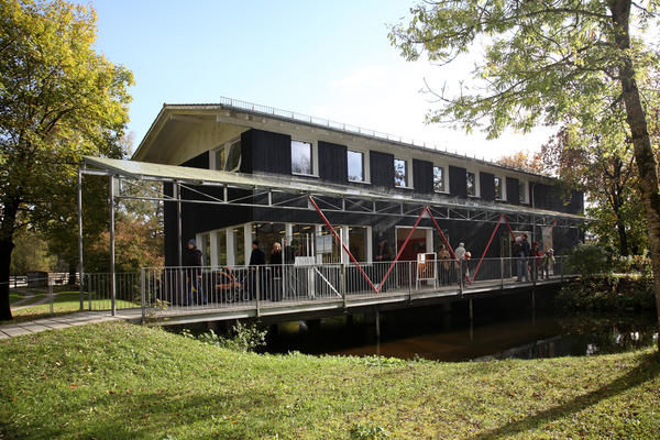 Eingangsgebäude mit Kasse und Museumsladen