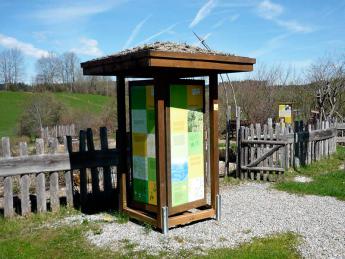 Infowürfel am Carl Hirnbeinweg