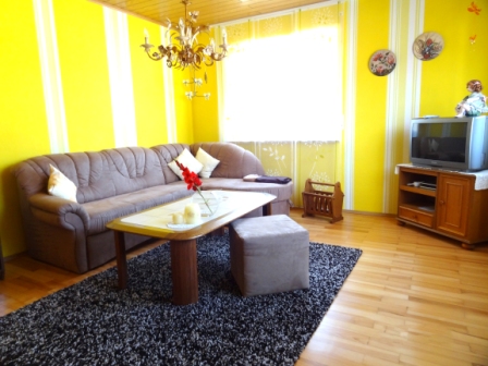 Wohnzimmer in der großen Wohnung