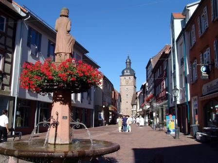 Marktstraße und Stadtturm in Buchen (Odenwald)