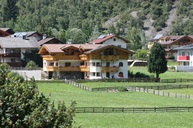 Hausansicht und Umgebung