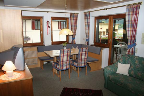 Wohnzimmer mit Essbereich