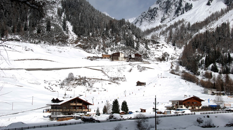 Pension Gasthof Winnebach im Winter.