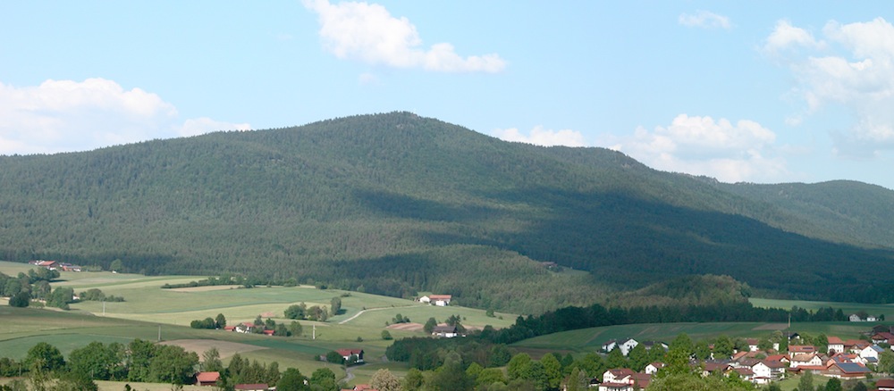 Kreuzfelsen mit Kaitersberg von Westen