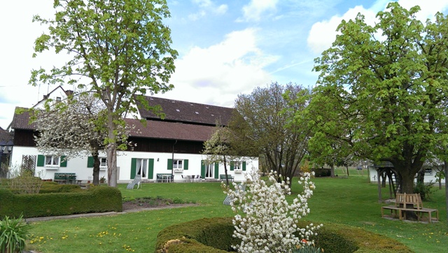 Gästehaus und Garten in der Pension Barbara in Mainburg-Lindkirchen im Hopfenland Hallertau