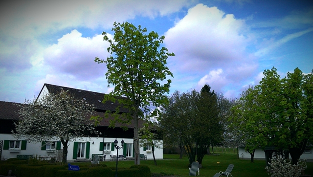 Gästehaus und Garten in der Pension Barbara in Mainburg-Lindkirchen im Hopfenland Hallertau