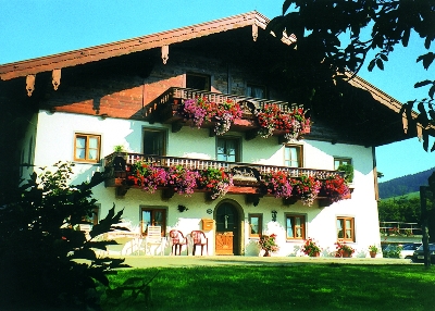 Hausansicht im Sommer