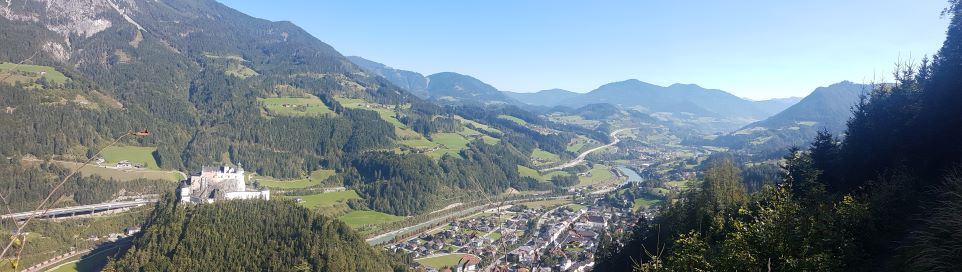 Genialer Ausblick auf Burg, Markt Werfen und das Salzachtal.