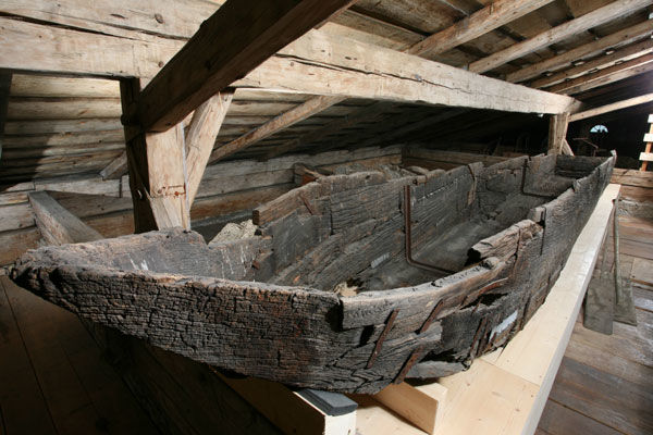 Einbaum im Priener Heimatmuseum.