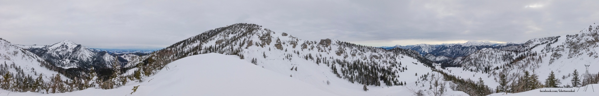 Gipfelpanorama vom Thoraukopf im Winter