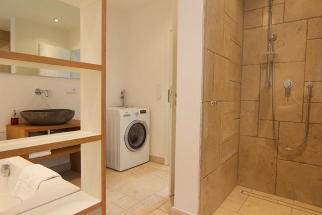 Badezimmer mit Dusche EG