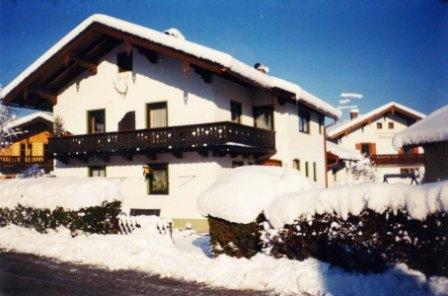 Hausansicht im Winter