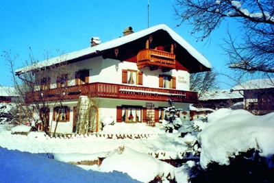 Hausansicht im Winter