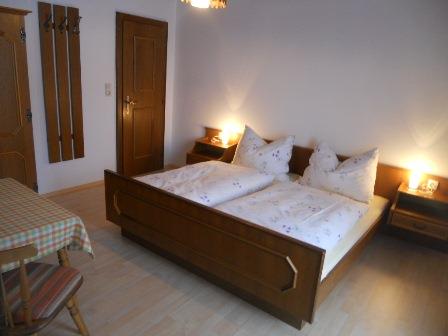 Schlafzimmer mit DU / WC