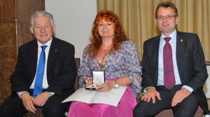 Dr. Josef Pühringer, Katarina Aslanidis und Bürgermeister Hannes Heide
