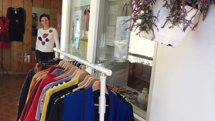Mona's Boutique
