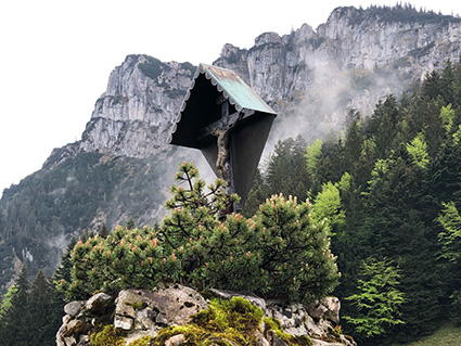 Blick auf die impossant aufragende Gedererwand