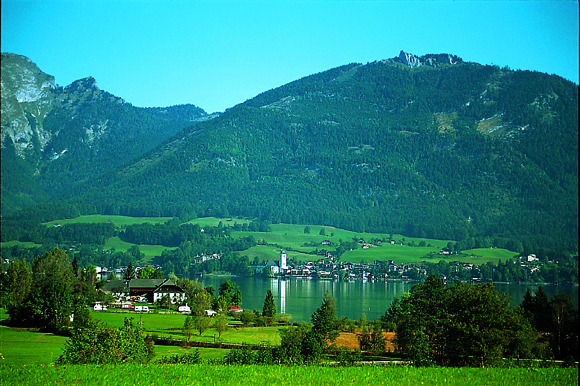 Camping Seewinkl im Hintergrund St. Wolfgang