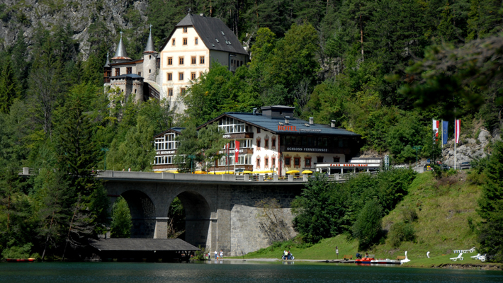 Schloss vom See aus