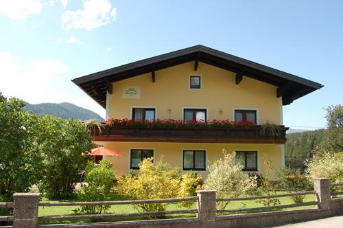 Haus Sommer Vorderansicht