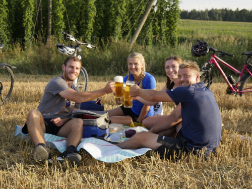 Radlpause im Hopfengarten