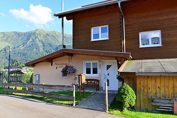 Eingangsbereich im Sommer