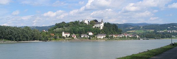 Schloss Ottensheim, Blick über die Donau