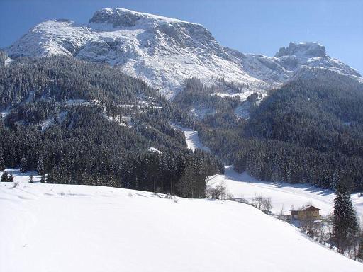 Skigebiet mit Blick auf Donnerkogel