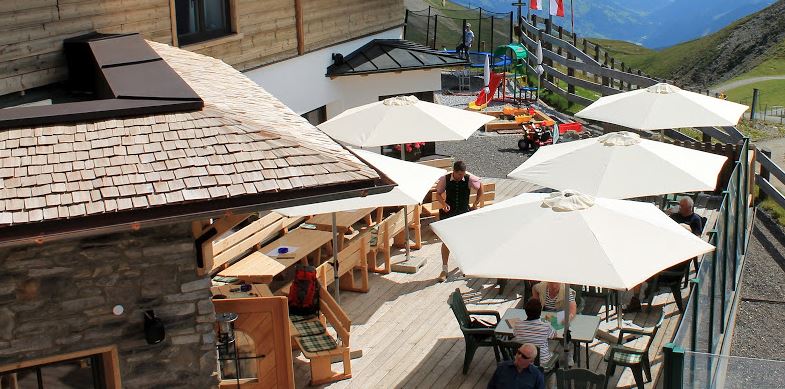 Sonnenterrasse mit Spielplatz (mit wunderbarem Panorama-Blick auf die Hohen Tauern)