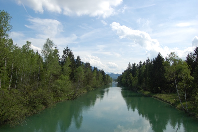 Die Loisach in der Nähe von Großweil