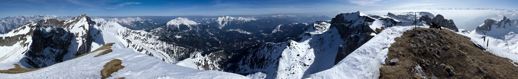 Einzigartiges Gipfelpanorama von der Hochiß bis zur Haidachstellwand.