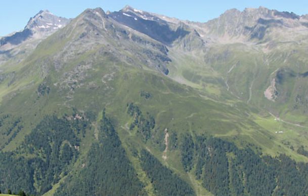 Blick nach Westen zur Zischgeles und Lampsenspitze.