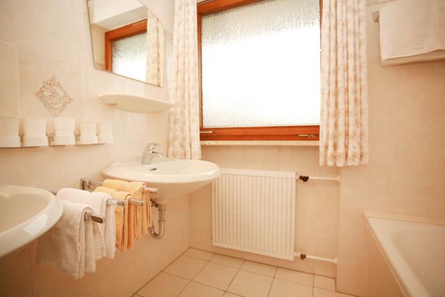 großes Bad, sep.WC Typ A