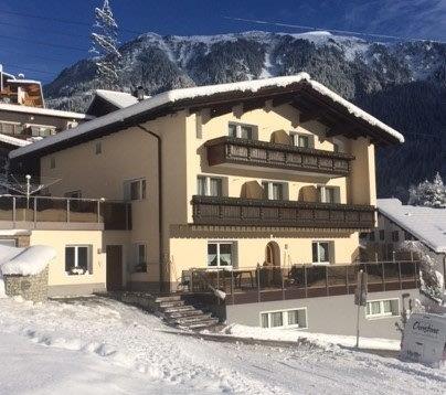 Hausansicht im Winter