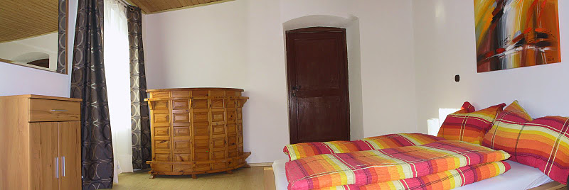 Wirtshaus \"Zum Toni\" Zimmer mit Theke