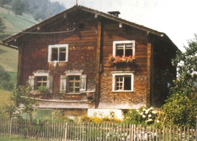 Damals noch als Wohnhaus in Tschapina