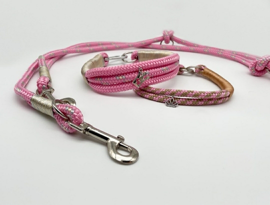 Hundeleinen und Armbänder