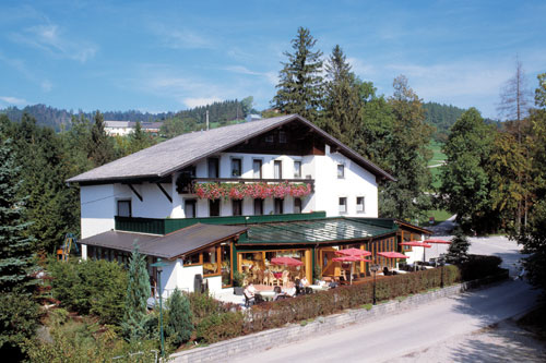Hausansicht Gasthof Silbermair in St. Konrad im Almtal