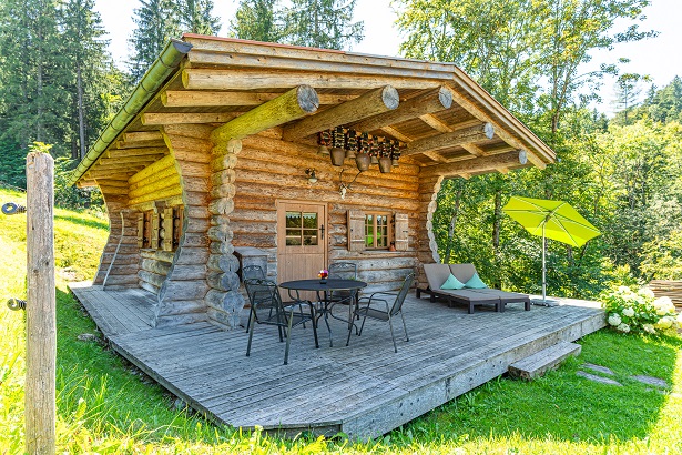 Das Waldhäusle liegt idyllisch am Waldrand.