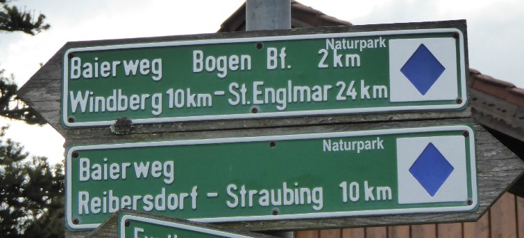 Wegmarkierung Baierweg in Oberalteich