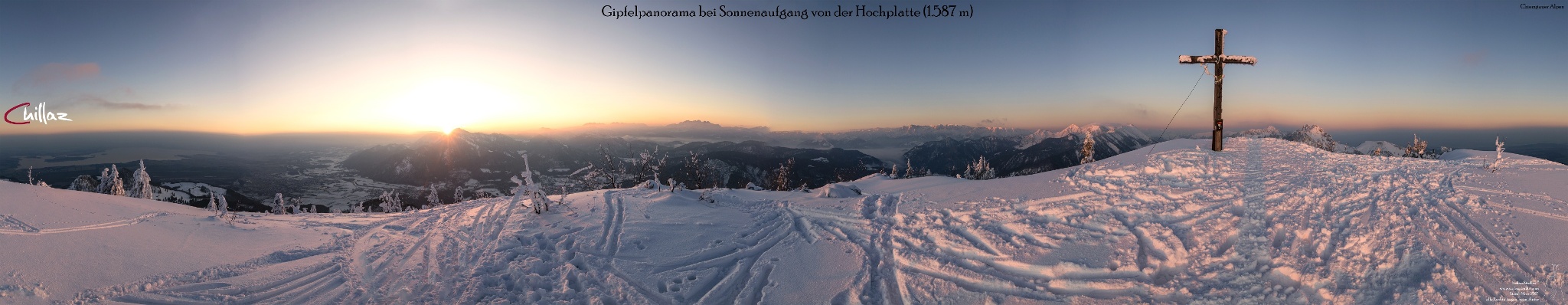 Gipfelpanorama von der Hochplatte bei Sonnenaufgang.