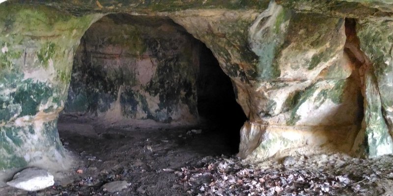 Bucher Höhlen