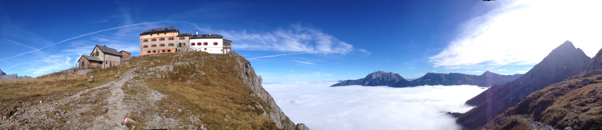 Herbstimpressionen pur: Links das Watzmannhaus, oben Sonnenmeer,  unten Nebelmeer