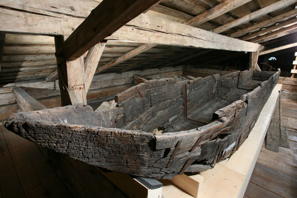 Priener Heimatmuseum Einbaum-copyright Foto Berger