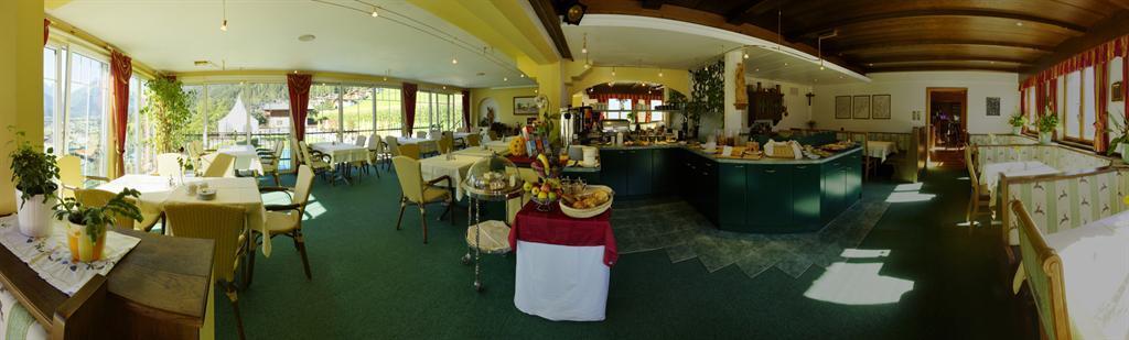 Speisesaal mit Buffet