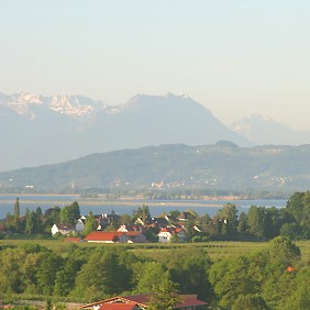 src_99044045-2.jpg