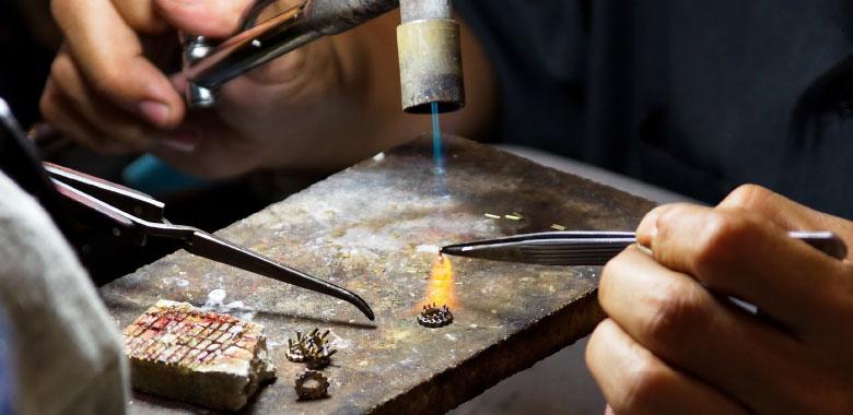 Gold schmieden Handwerk
