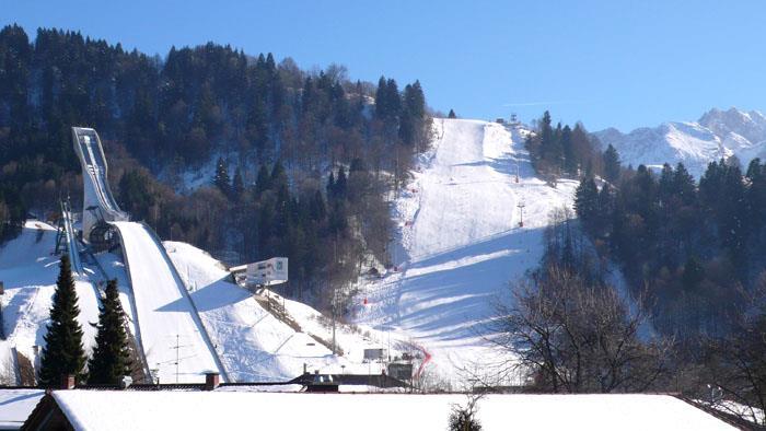 Aussicht zur Olympiaschanze und Weltcup-Slalomhang